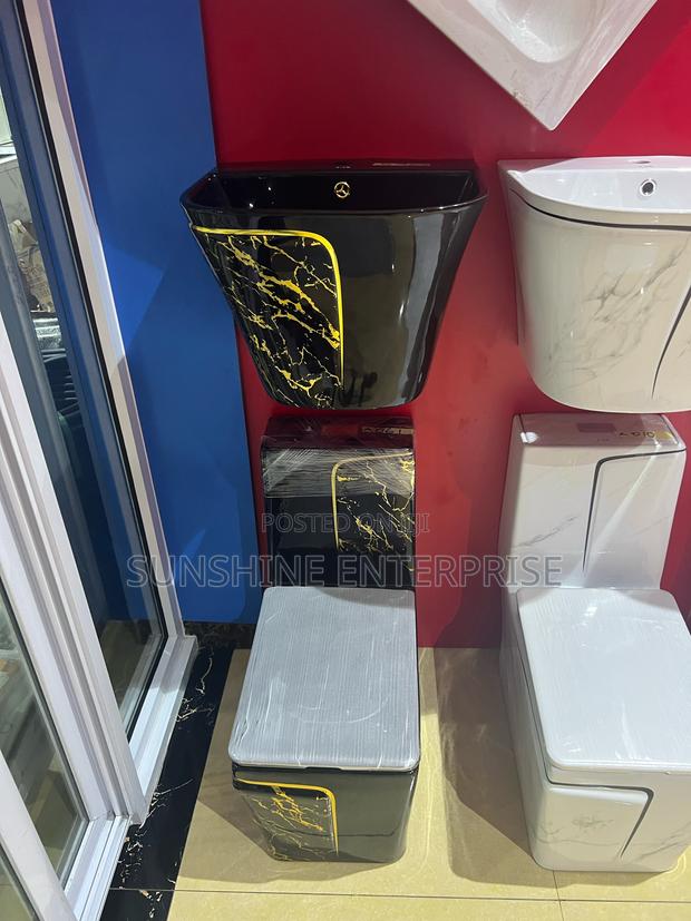 Water Closet And Basin · Photo 2