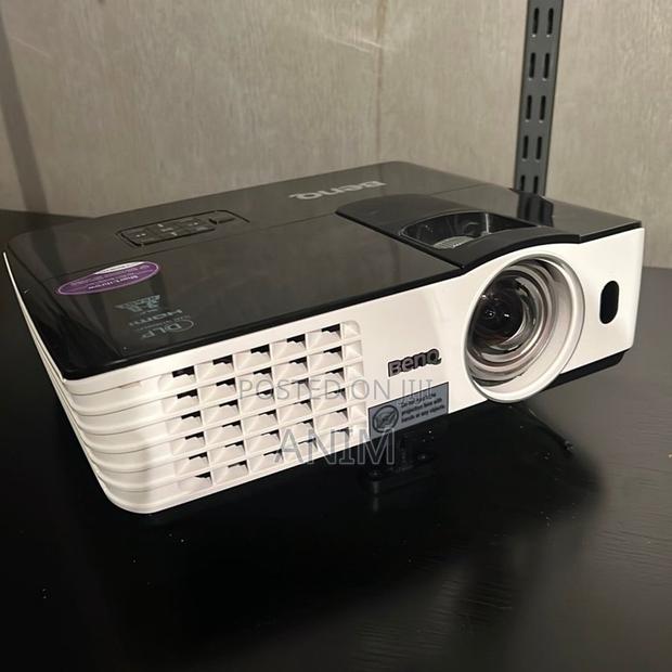 Actively Benq M513 Digital Projector photo 3