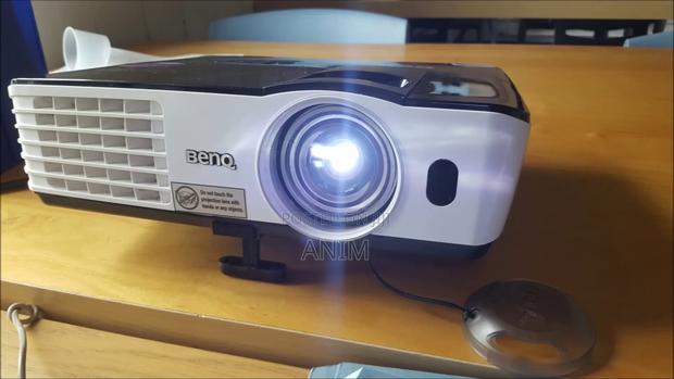 Actively Benq M513 Digital Projector photo 2