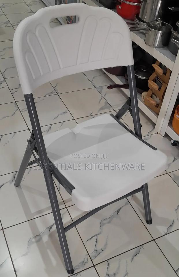 Plastic Foldable Chair · Photo 3