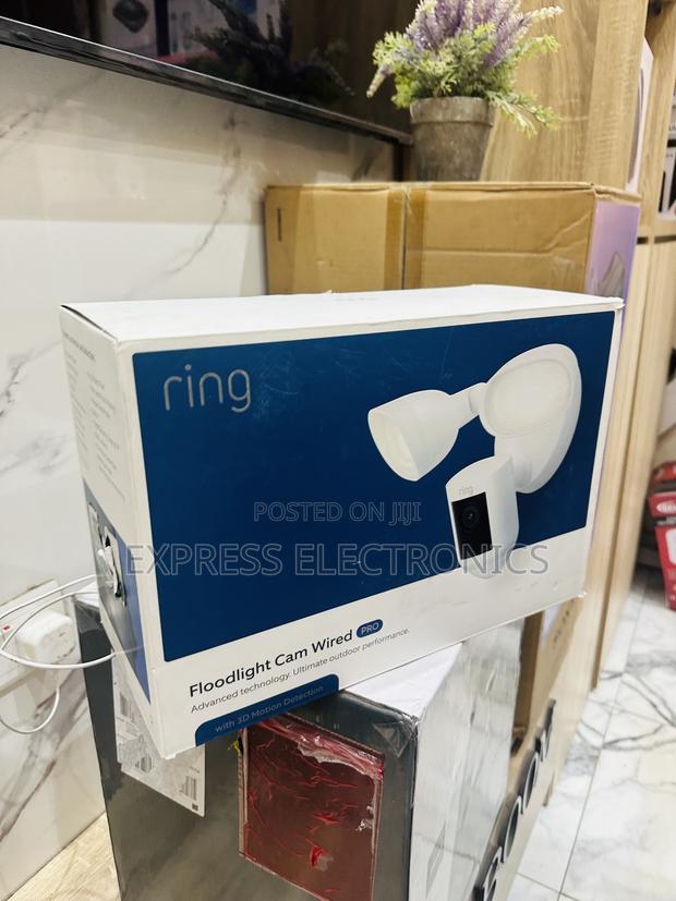 Ultra Modern Ring Floodlight Cam Wired · Photo 2