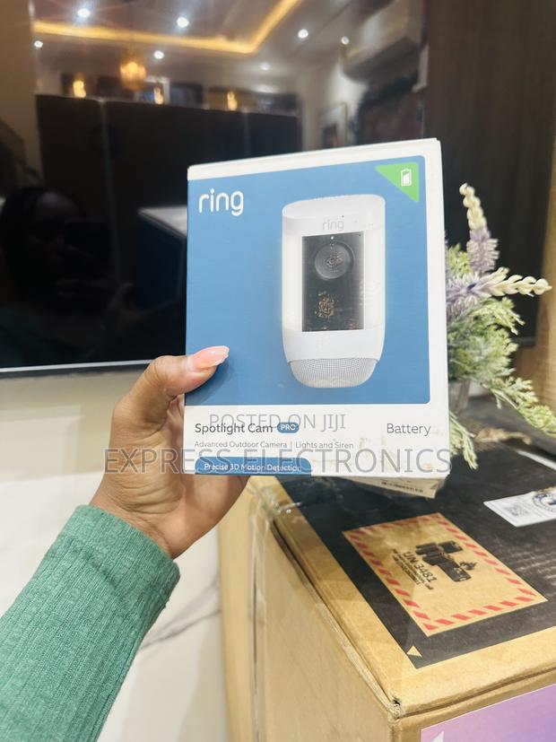 Ring Stoplight Cam Pro Battery · Photo 2