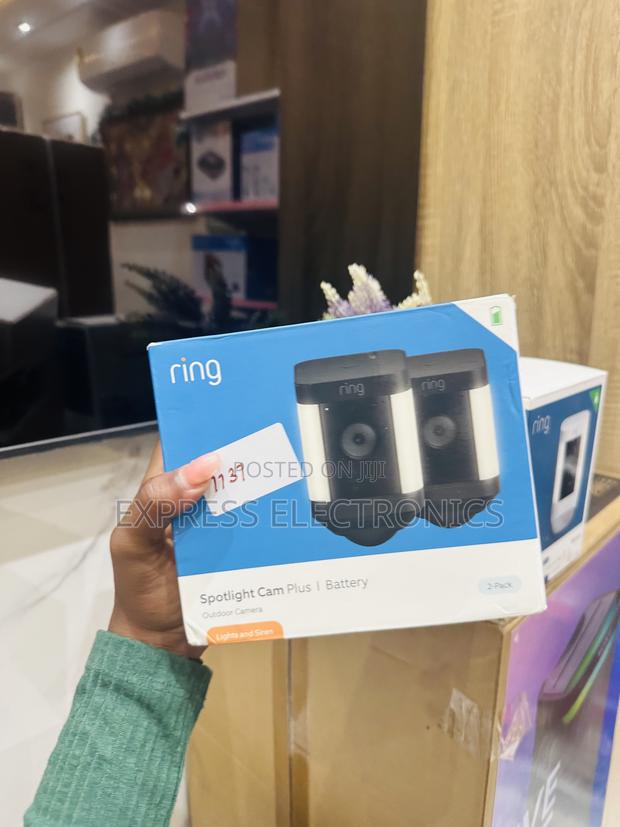 Ring 2 in 1 Sportlight Cam Plus/ Battery. · Photo 2