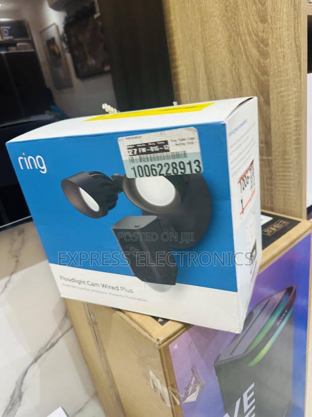 Powerful Clear Ring Floodlight Cam Wired Plus · Photo 2