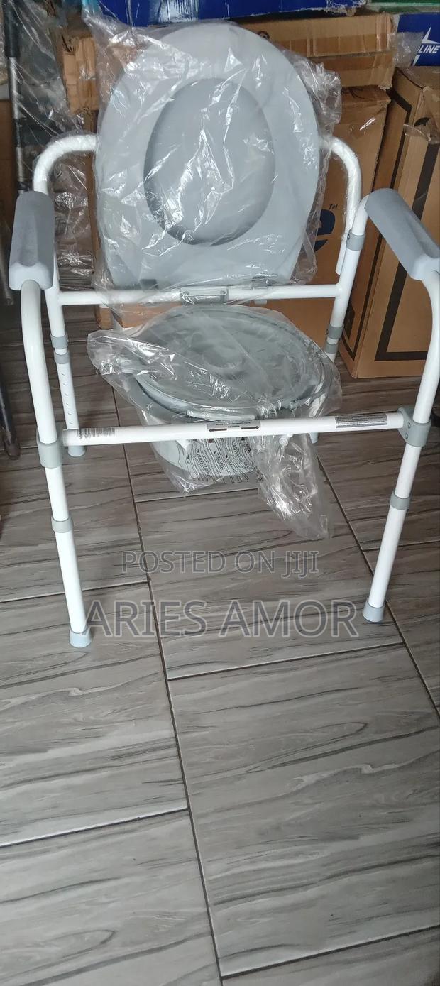 Medline Foldable Commode · Photo 3