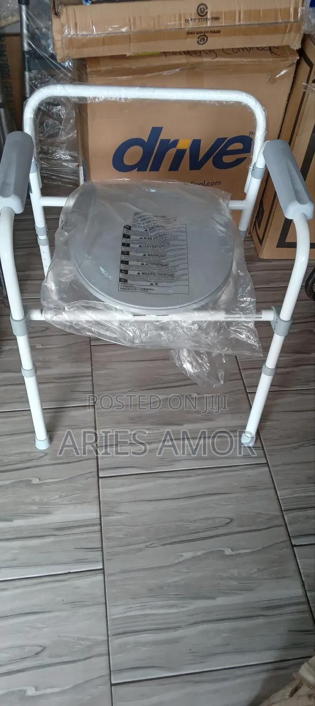 Medline Foldable Commode · Photo 4