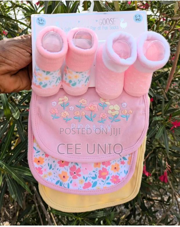 Baby Bibs Plus Socks · Photo 2