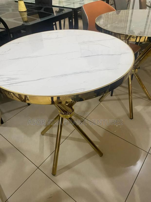 Dinning Table · Photo 2