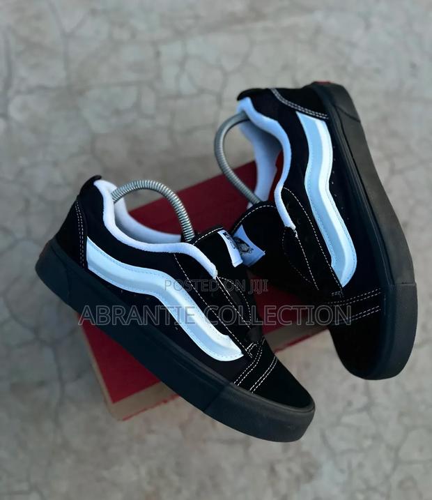 Vans Knu Skool Black/White Sneaker · Photo 3