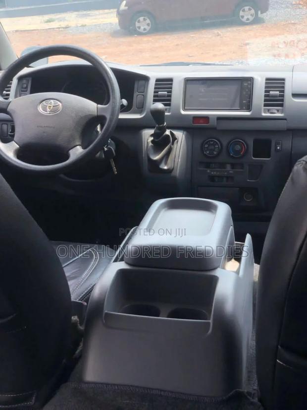 Toyota HiAce 2008 Silver