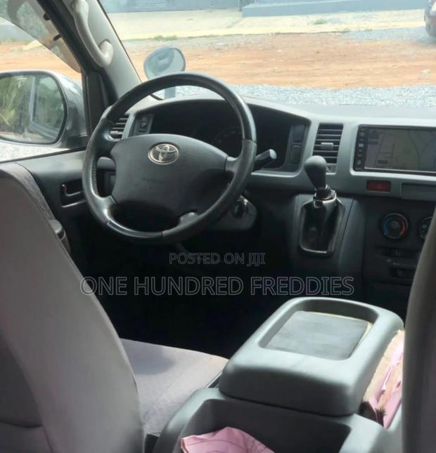 Toyota HiAce 2009 Black