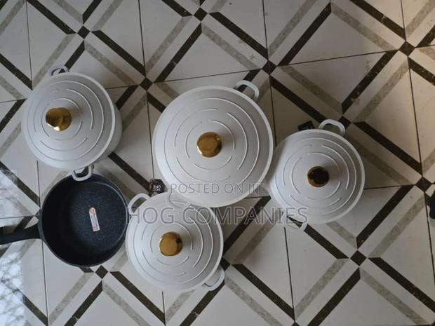 Kitchen 11 Piece Cast Iron Pots Non-Stick Cookware Set · Photo 3