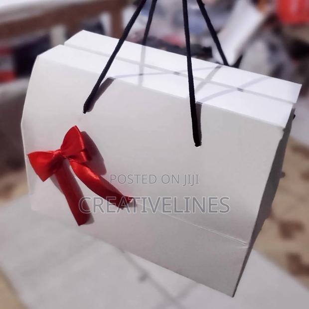 Box Bag With Ribbon · Photo 2