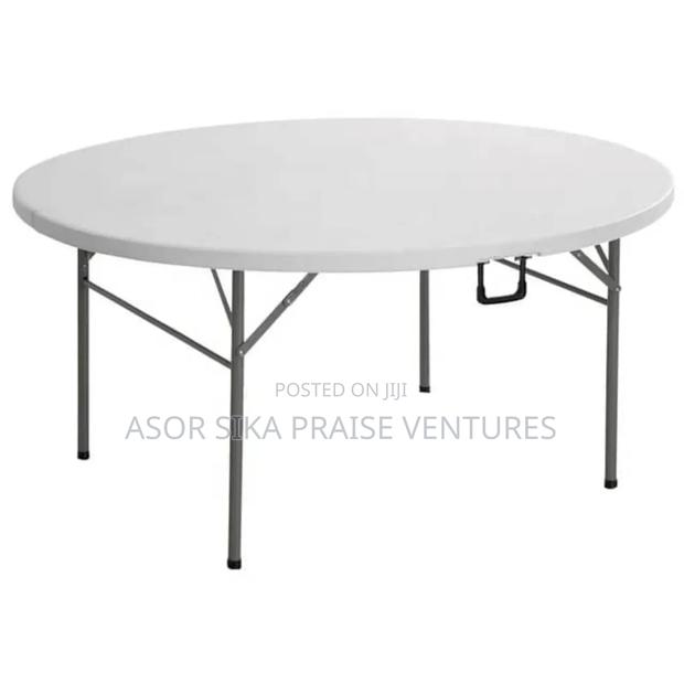 Plastic Table Round · Photo 2
