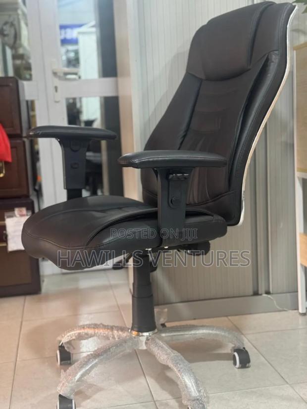 Manager Chair. · Photo 2