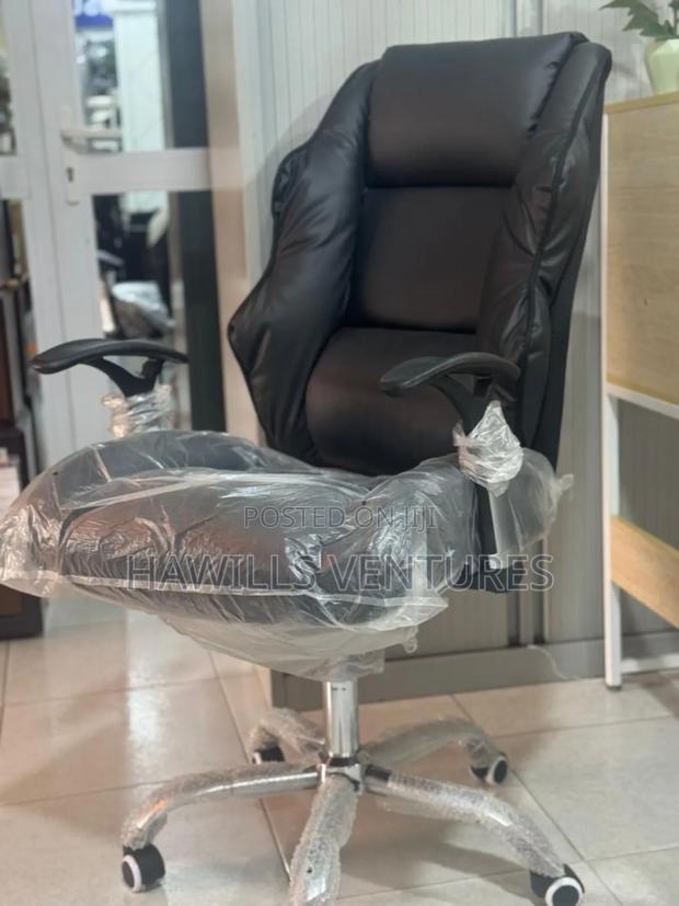 Staff Swivel Chair · Photo 2