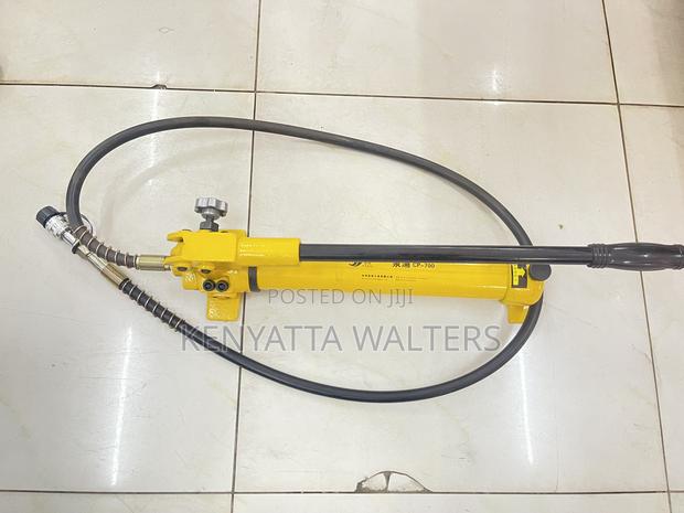 Manual Hydraulic Pump Portable Cp-700 photo 9