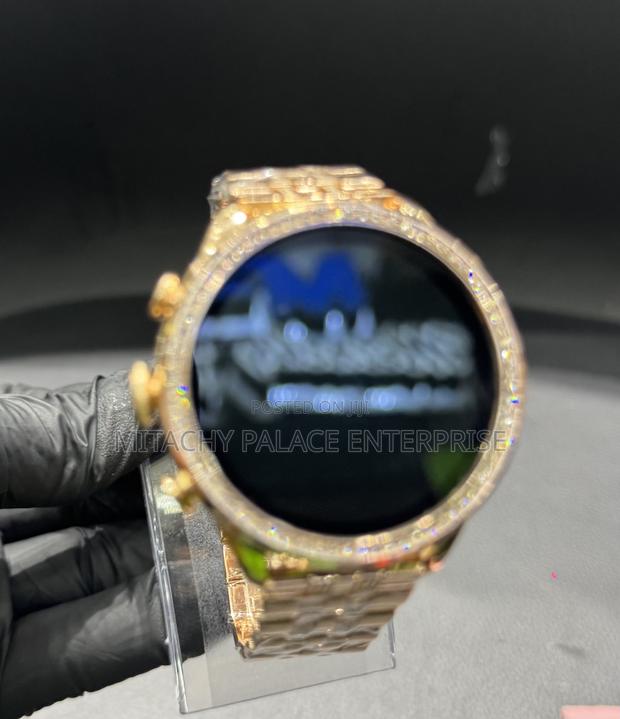Gold Chain Gen 9 Smart Watch · Photo 2
