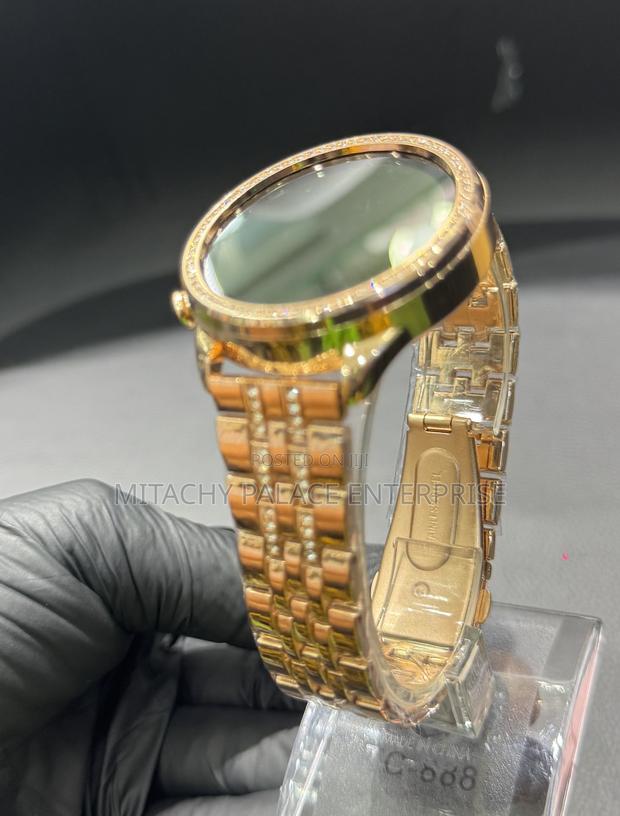 Gold Chain Gen 9 Smart Watch · Photo 4