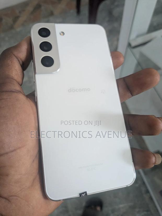 New Samsung Galaxy S22 5G 128 GB White photo 2