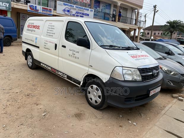 Toyota HiAce 2010 White