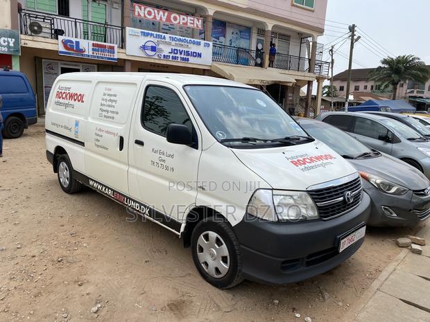 Toyota HiAce 2010 White