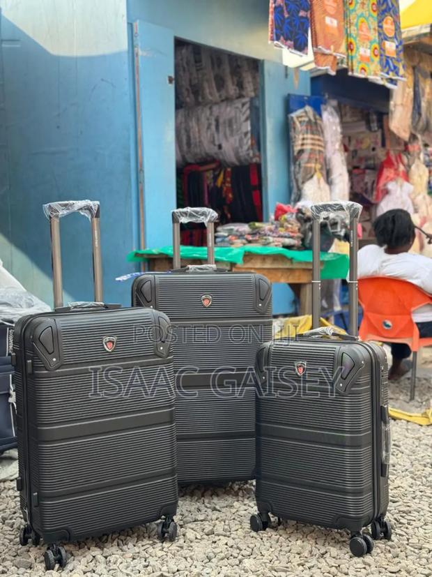 3set Quality Trolling Anticrake Luggages in Black Color · Photo 2