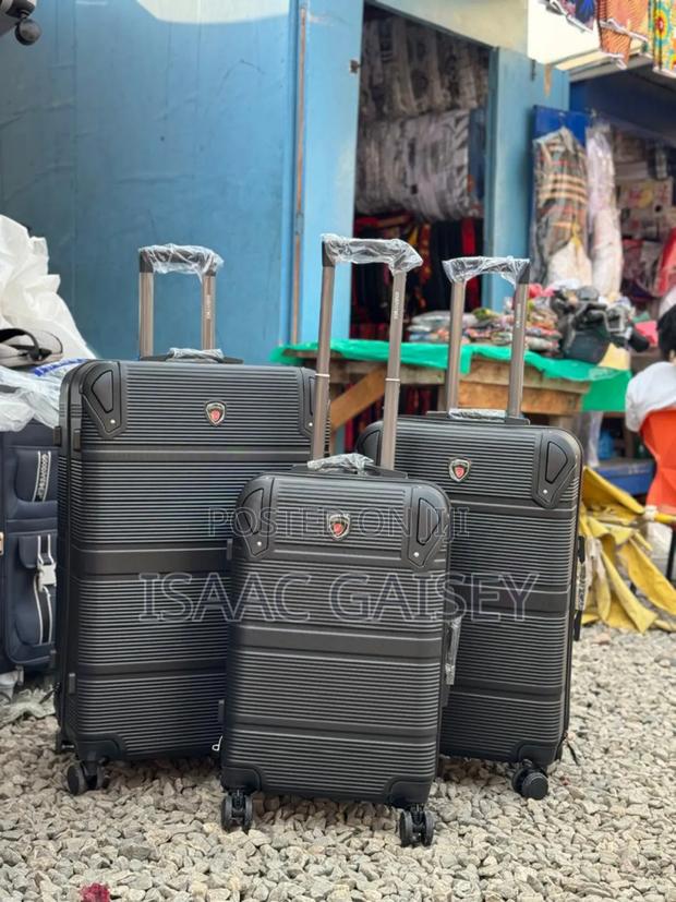 3set Quality Trolling Anticrake Luggages in Black Color · Photo 3