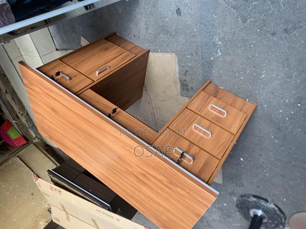 Office Dask Table · Photo 4