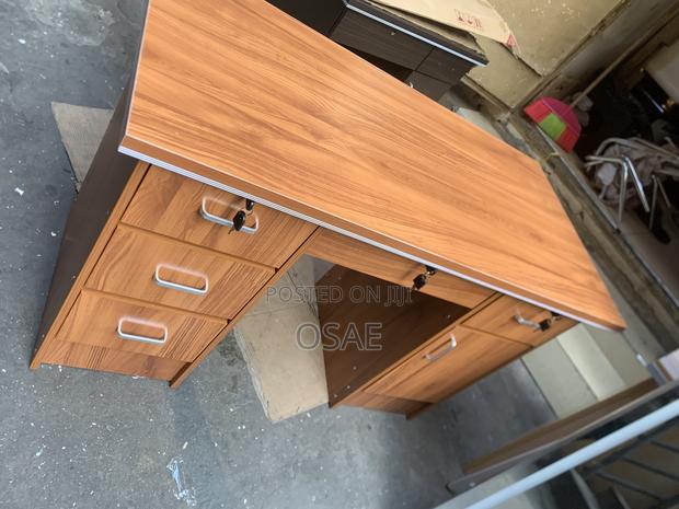 Office Dask Table · Photo 3