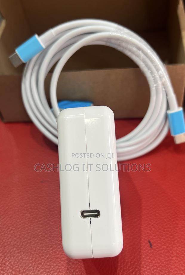 Original Macbook Type C 61watts Charger photo 4