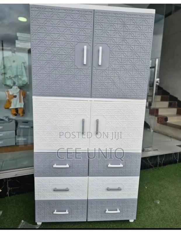 Kids Plastic Wardrobe · Photo 2