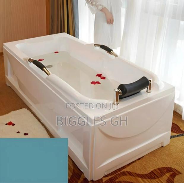 Straight Bathtub With Panel · Photo 3