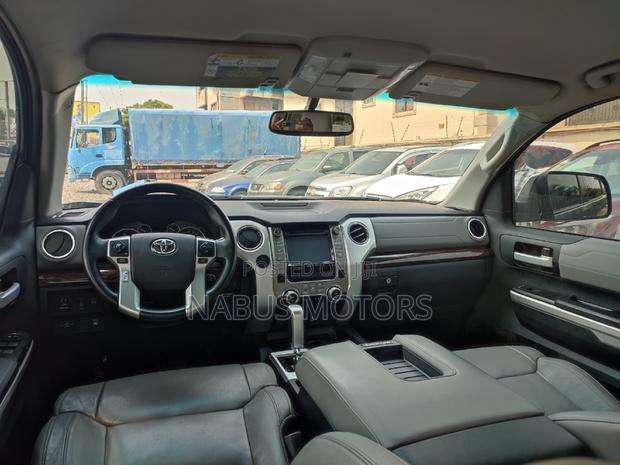 Toyota Tundra 2016 Black