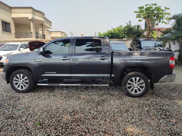 Toyota Tundra 2016 Black