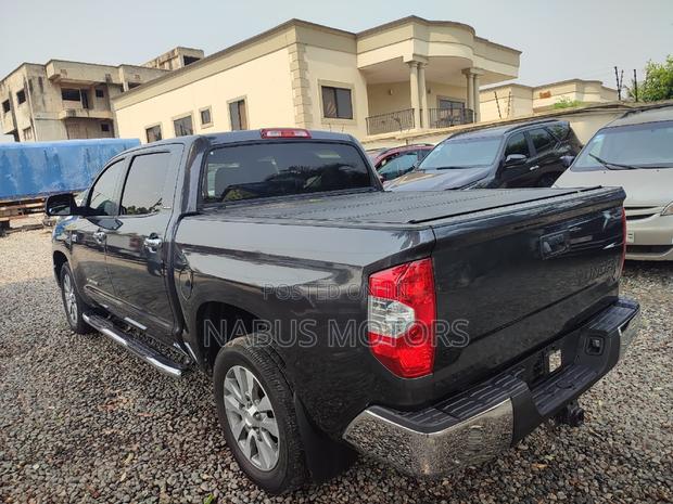 Toyota Tundra 2016 Black