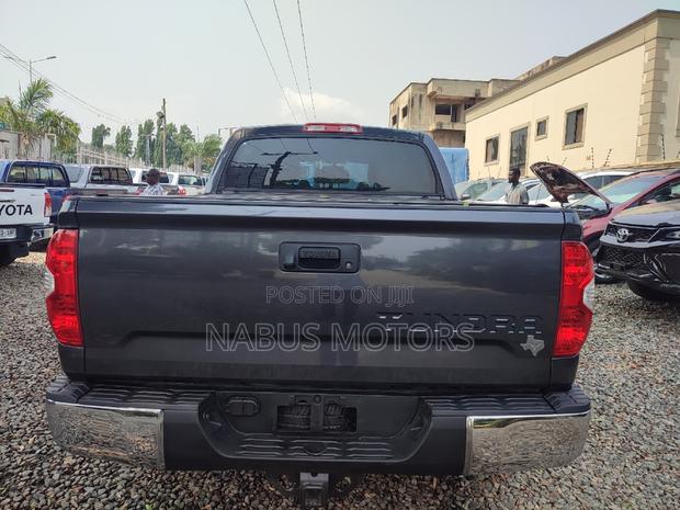 Toyota Tundra 2016 Black