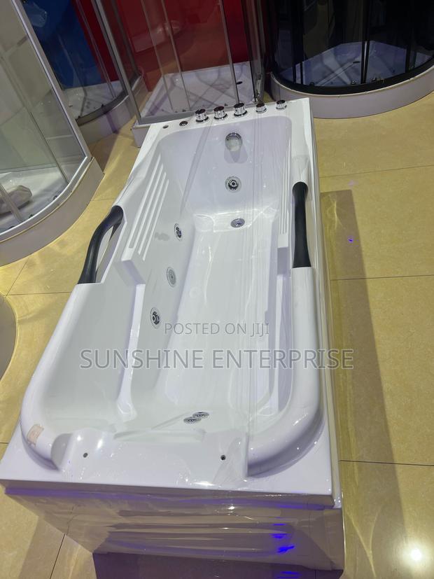 Straight Jacuzzi · Photo 3