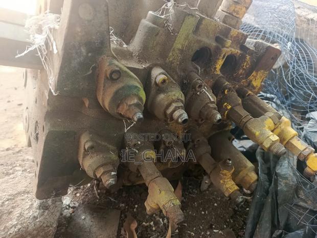 Kobelco SK250LC Hydraulic Control Valve photo 2