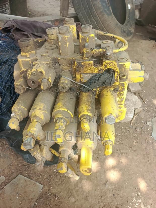 Kobelco SK250LC Hydraulic Control Valve photo 3