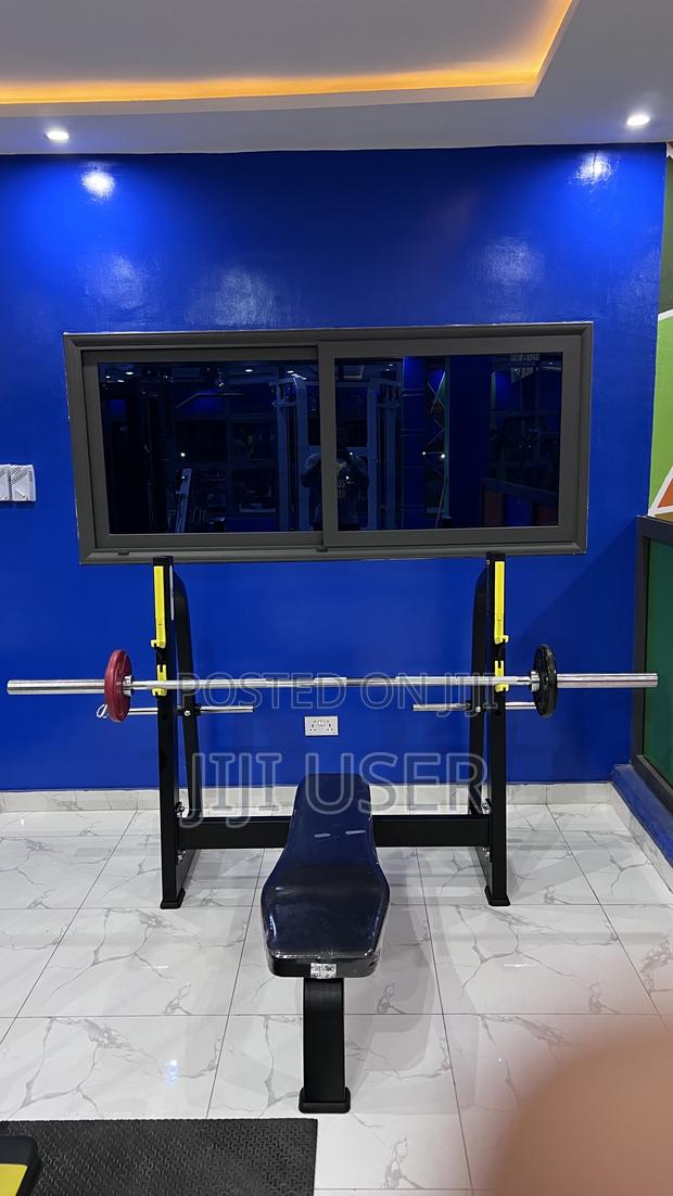 Flat Bench Press photo 2