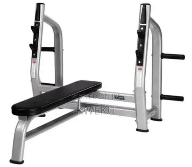Commercial Weight Bench · Photo 4