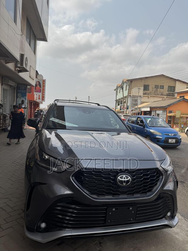 Toyota Highlander XSE AWD 2023 Gray