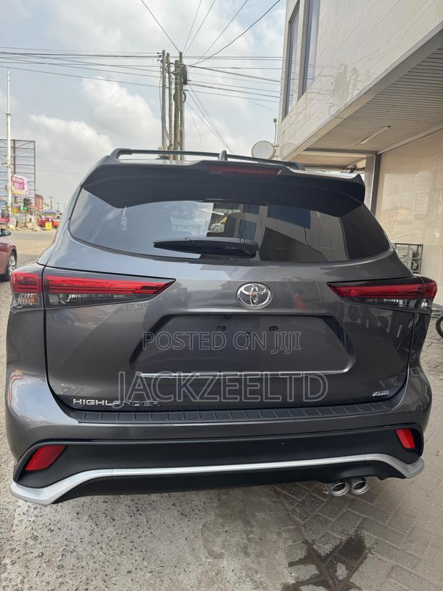 Toyota Highlander XSE AWD 2023 Gray