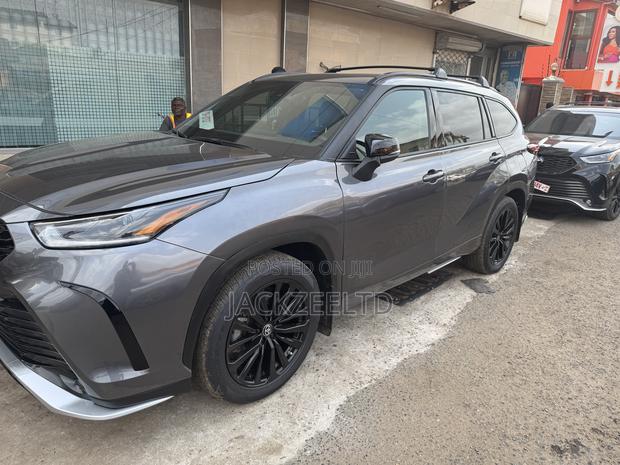 Toyota Highlander XSE AWD 2023 Gray