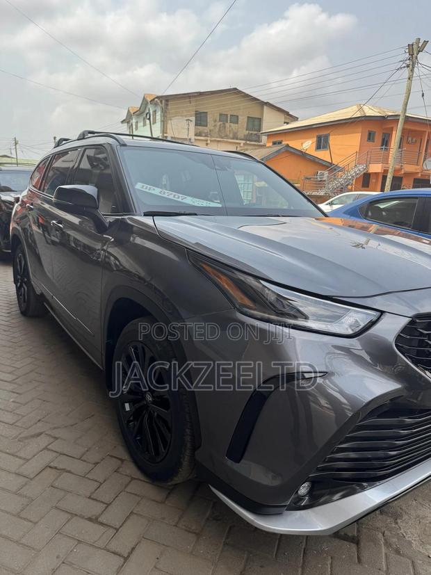 Toyota Highlander XSE AWD 2023 Gray
