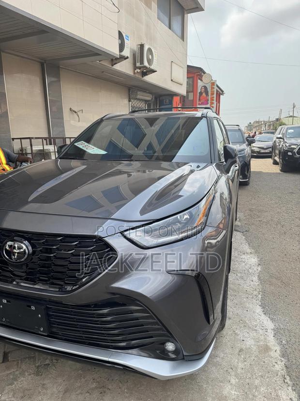 Toyota Highlander XSE AWD 2023 Gray