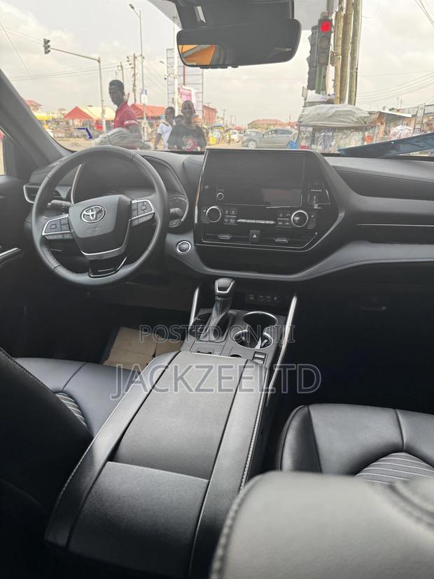 Toyota Highlander XSE AWD 2023 Gray