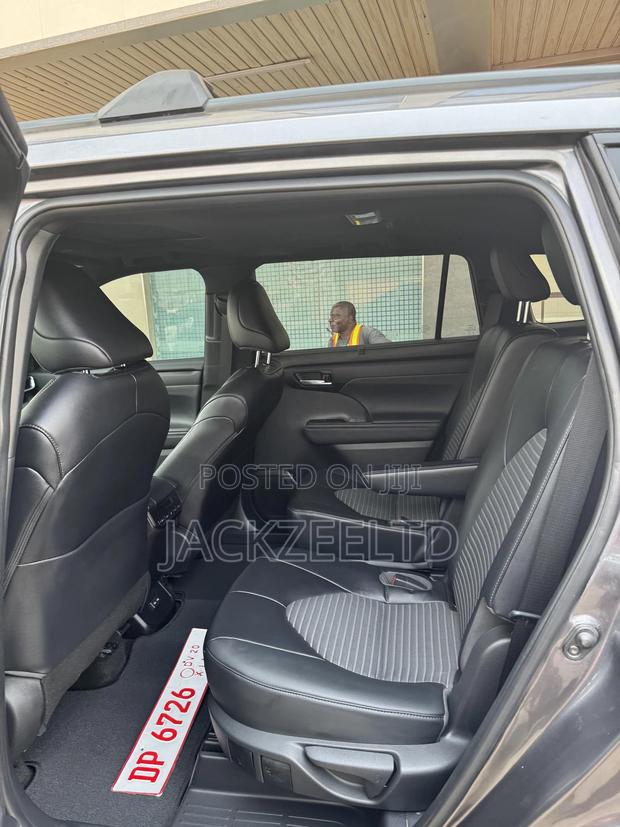 Toyota Highlander XSE AWD 2023 Gray