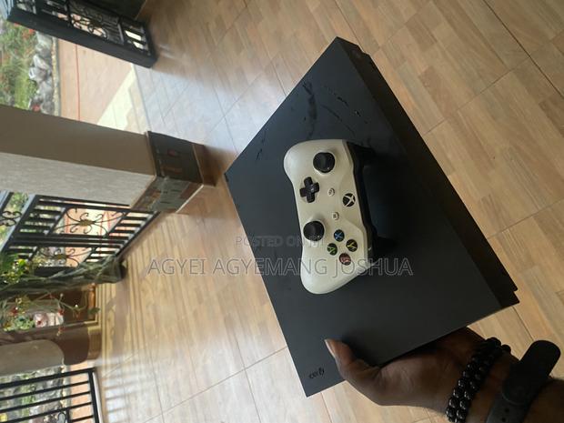 Xbox One X photo 2